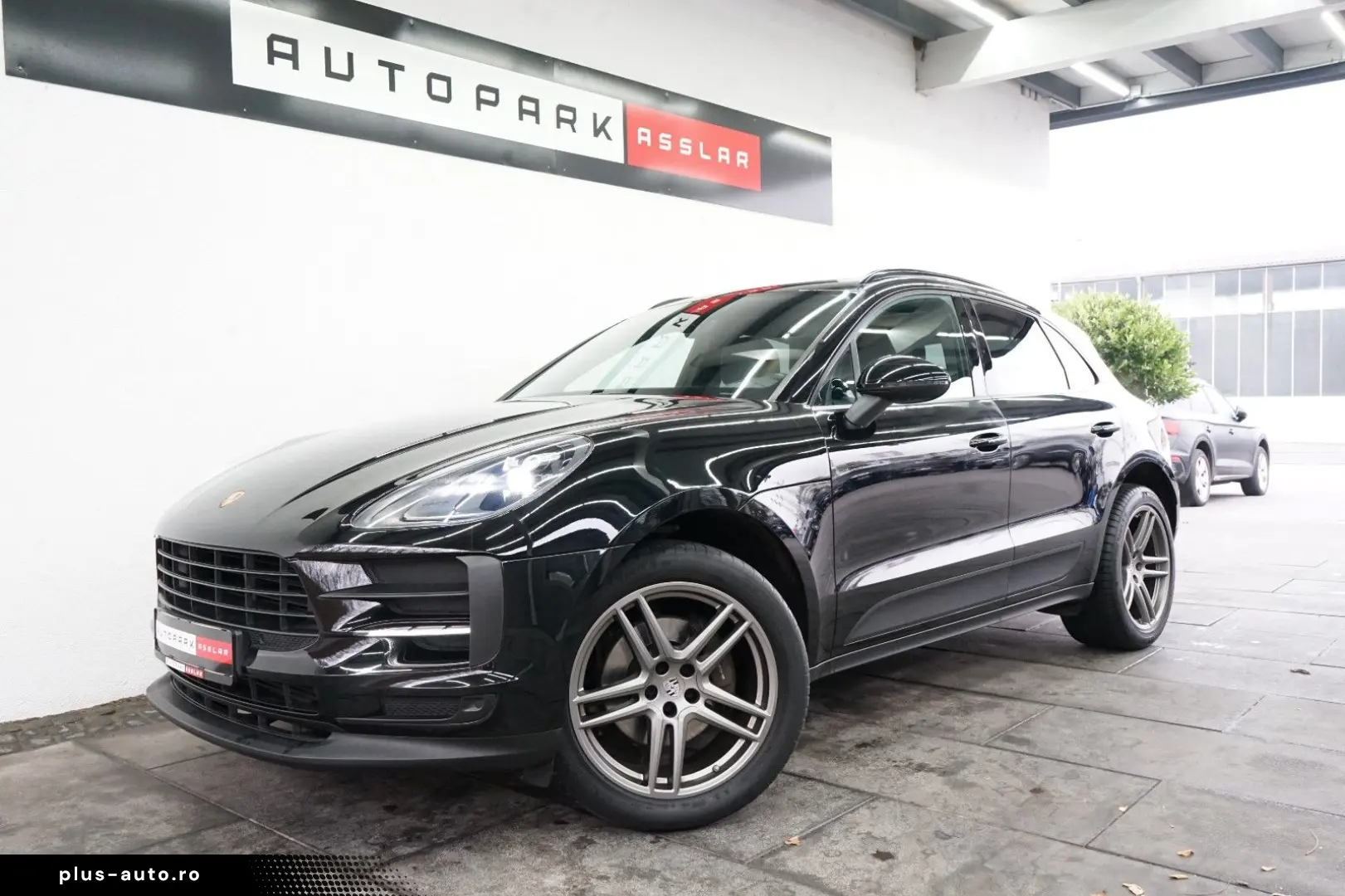 PORSCHE Macan 2.0 PANO AHK PASM CARPLAY R-Kamera 20z