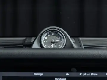 PORSCHE Macan Basis LED Keyless Car Play