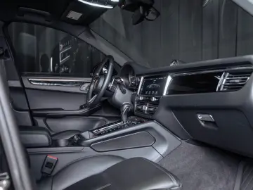 PORSCHE Macan Basis LED Keyless Car Play