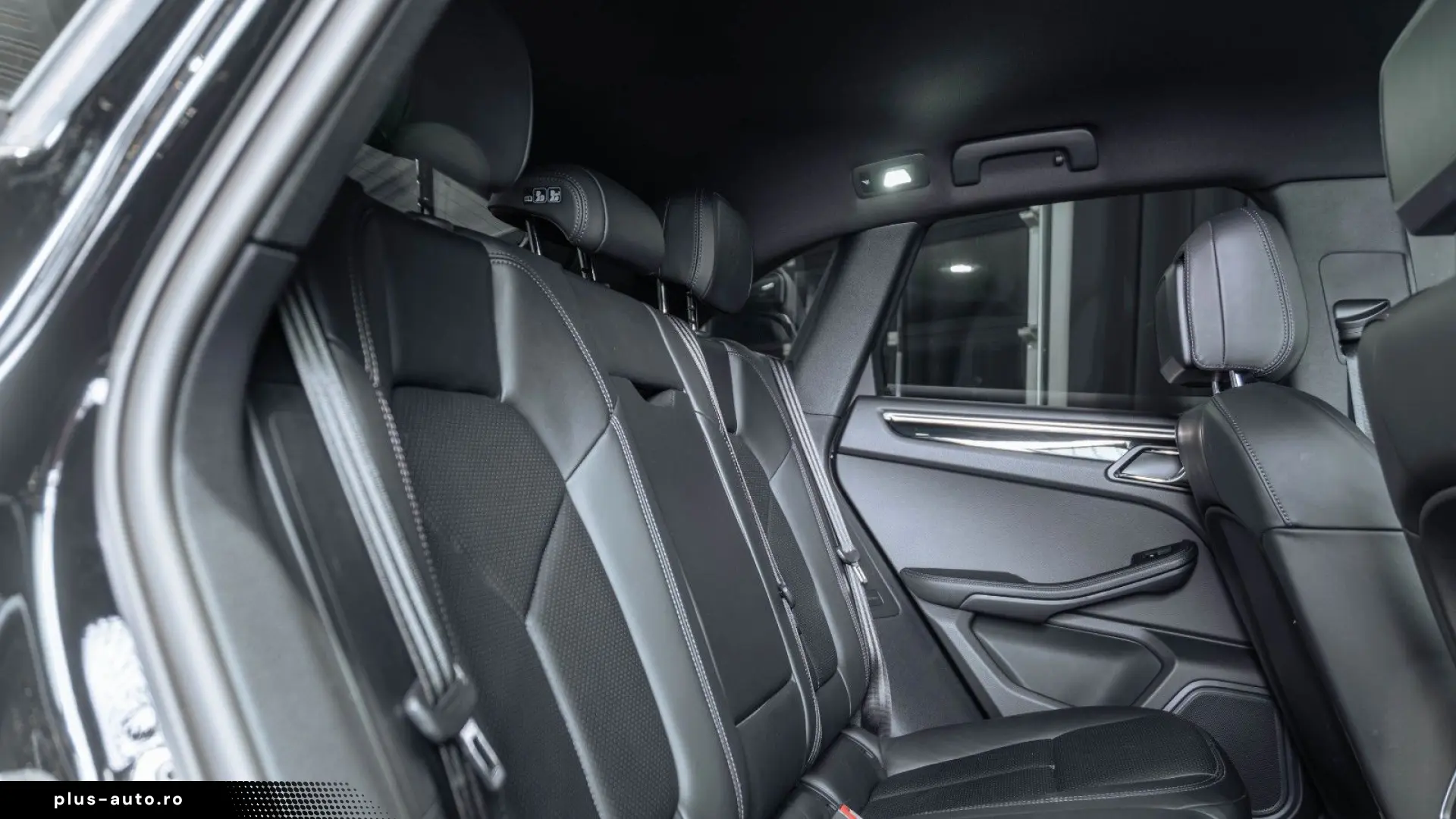 PORSCHE Macan Basis LED Keyless Car Play