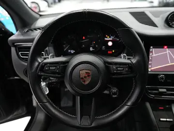 PORSCHE Macan T   SPORT-CHRONO SOUND-PACKAGE  LED 1.HAND