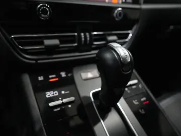 PORSCHE Macan T   SPORT-CHRONO SOUND-PACKAGE  LED 1.HAND