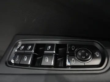 PORSCHE Macan T   SPORT-CHRONO SOUND-PACKAGE  LED 1.HAND