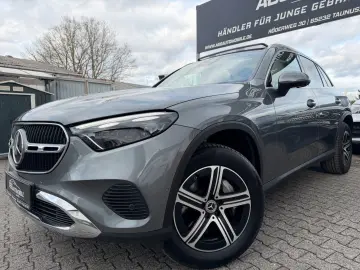 MERCEDES-BENZ GLC 300e 4M PANO DISTR  Burm3D AHK Dig&hellip;