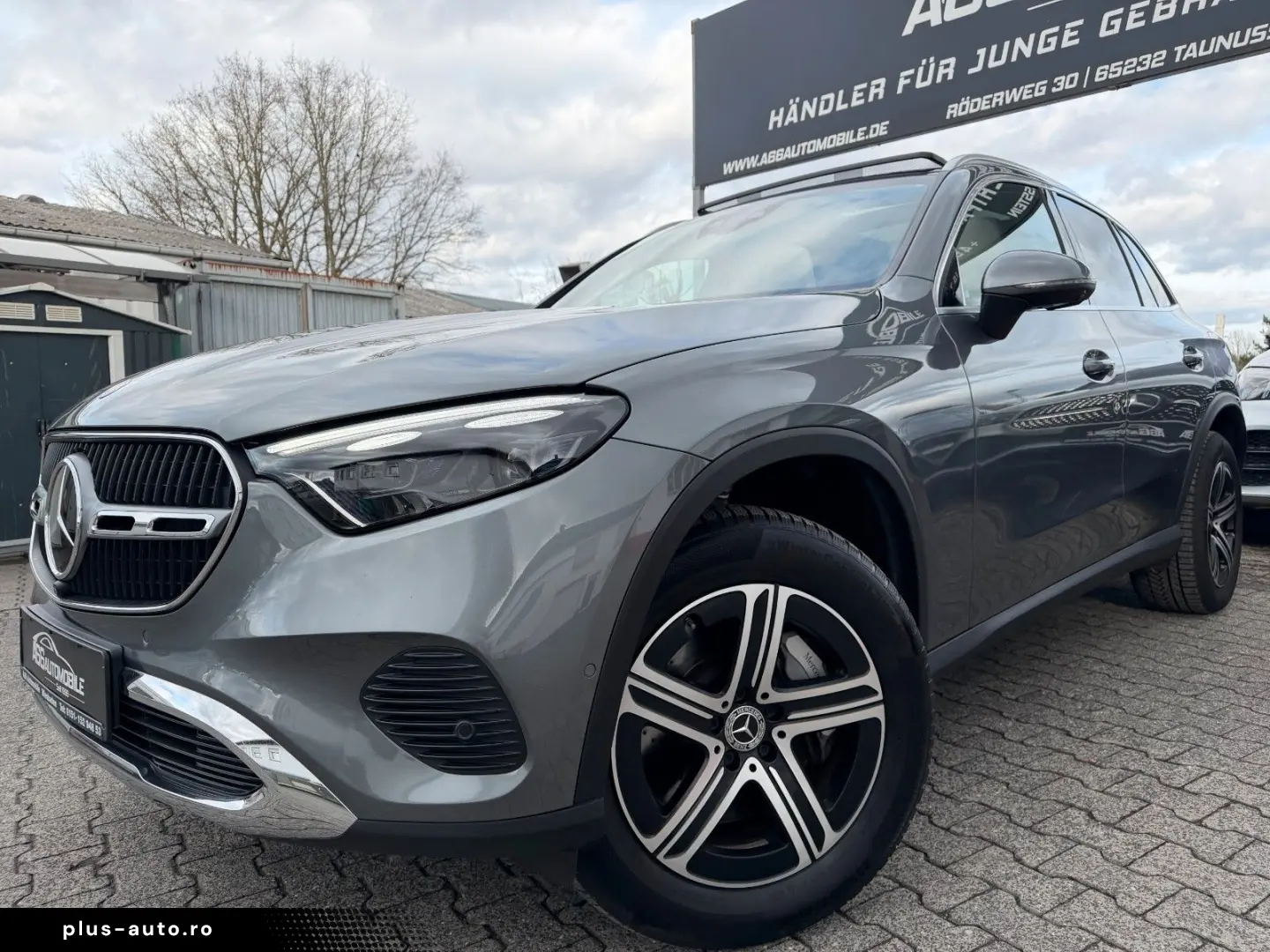 MERCEDES-BENZ GLC 300e 4M PANO DISTR  Burm3D AHK Dig&hellip;