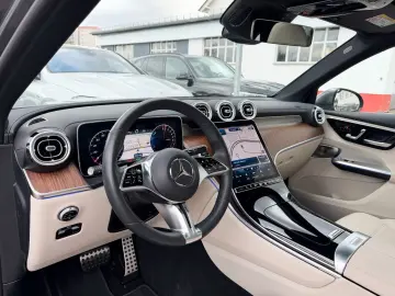 MERCEDES-BENZ GLC 300e 4M PANO DISTR  Burm3D AHK Dig&hellip;