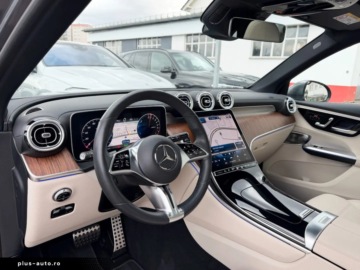 MERCEDES-BENZ GLC 300e 4M PANO DISTR  Burm3D AHK Dig&hellip;