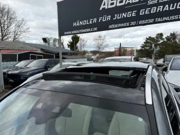 MERCEDES-BENZ GLC 300e 4M PANO DISTR  Burm3D AHK Dig&hellip;