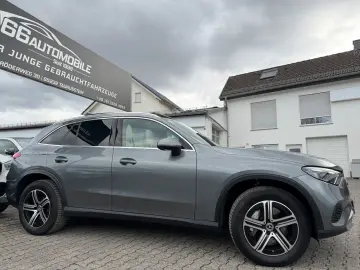 MERCEDES-BENZ GLC 300e 4M PANO DISTR  Burm3D AHK Dig&hellip;