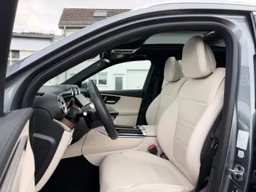 MERCEDES-BENZ GLC 300e 4M PANO DISTR  Burm3D AHK Dig&hellip;