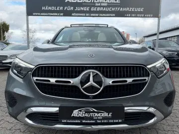 MERCEDES-BENZ GLC 300e 4M PANO DISTR  Burm3D AHK Dig&hellip;