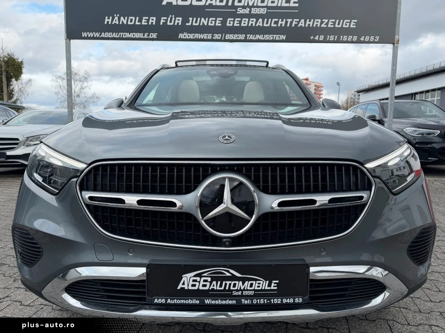 MERCEDES-BENZ GLC 300e 4M PANO DISTR  Burm3D AHK Dig&hellip;