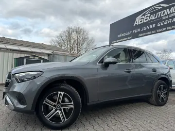 MERCEDES-BENZ GLC 300e 4M PANO DISTR  Burm3D AHK Dig&hellip;