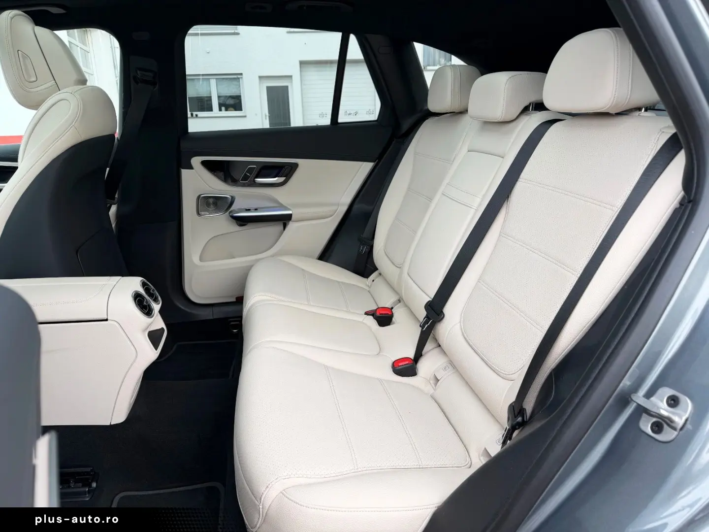 MERCEDES-BENZ GLC 300e 4M PANO DISTR  Burm3D AHK Dig&hellip;