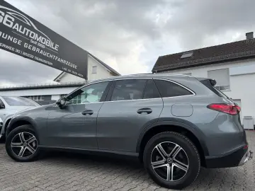 MERCEDES-BENZ GLC 300e 4M PANO DISTR  Burm3D AHK Dig&hellip;