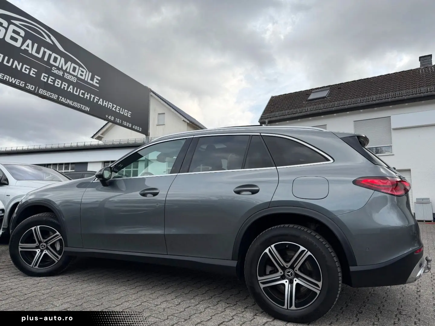 MERCEDES-BENZ GLC 300e 4M PANO DISTR  Burm3D AHK Dig&hellip;