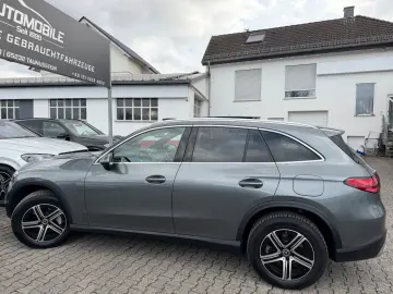 MERCEDES-BENZ GLC 300e 4M PANO DISTR  Burm3D AHK Dig&hellip;