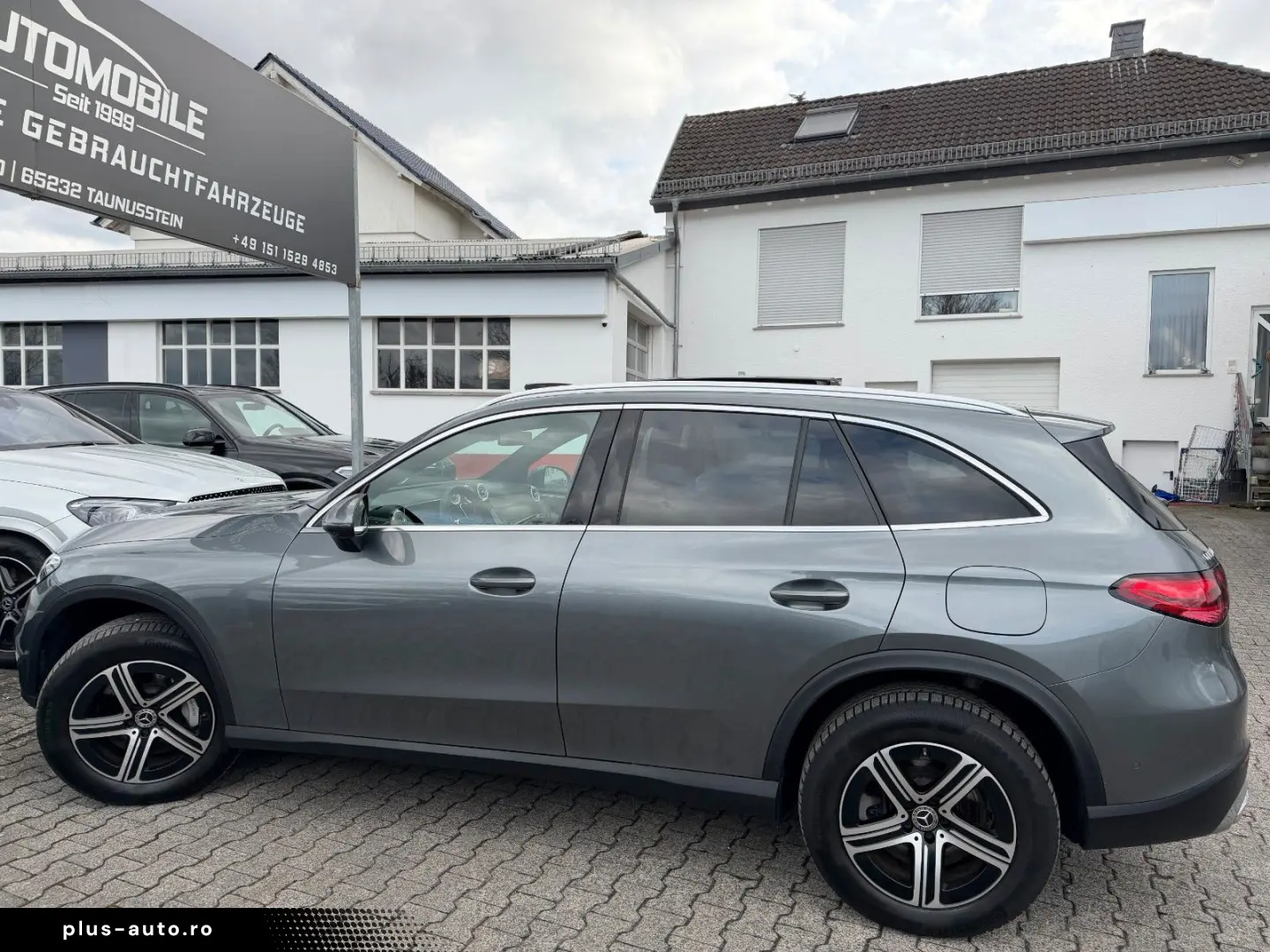 MERCEDES-BENZ GLC 300e 4M PANO DISTR  Burm3D AHK Dig&hellip;