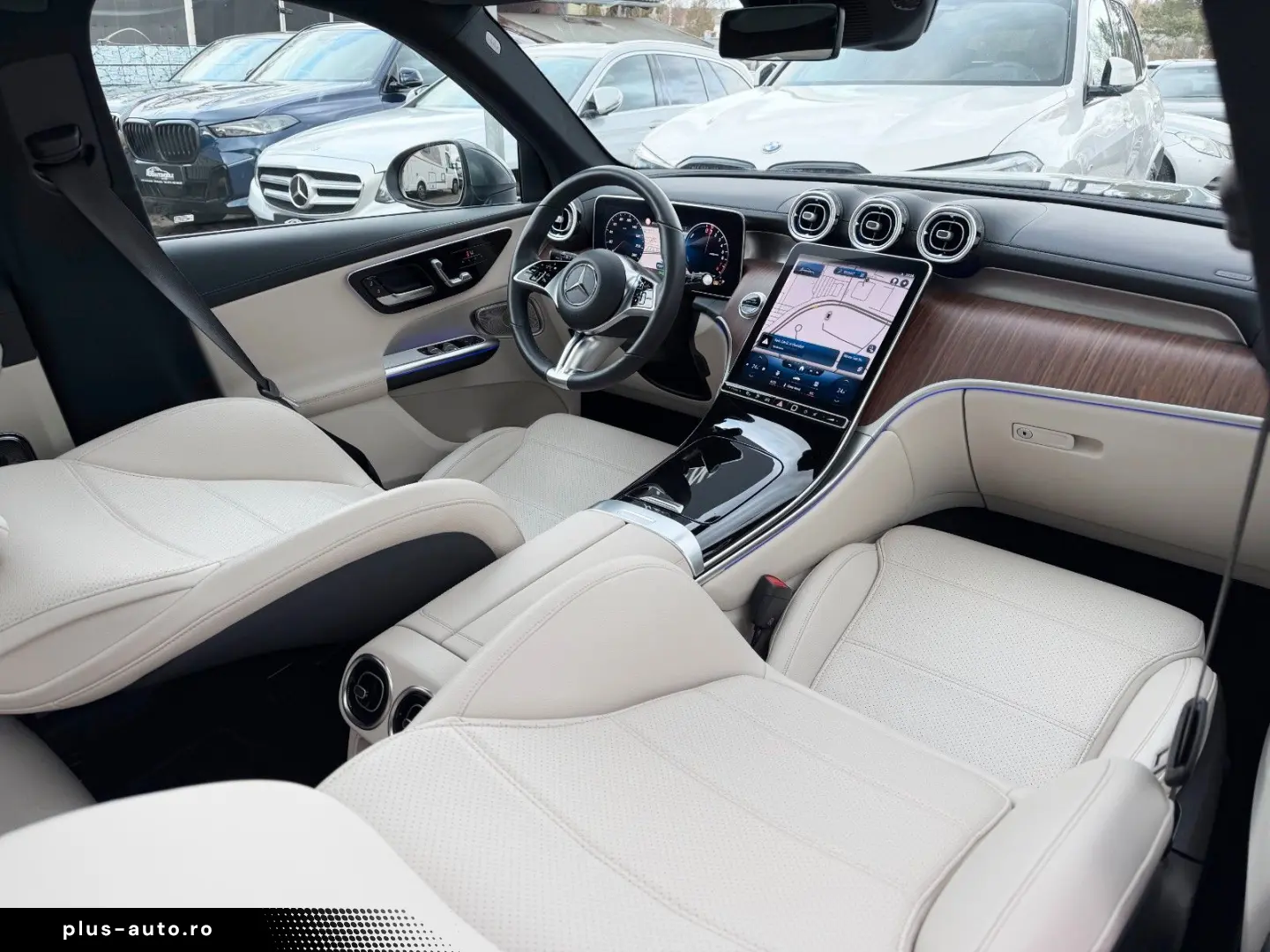 MERCEDES-BENZ GLC 300e 4M PANO DISTR  Burm3D AHK Dig&hellip;