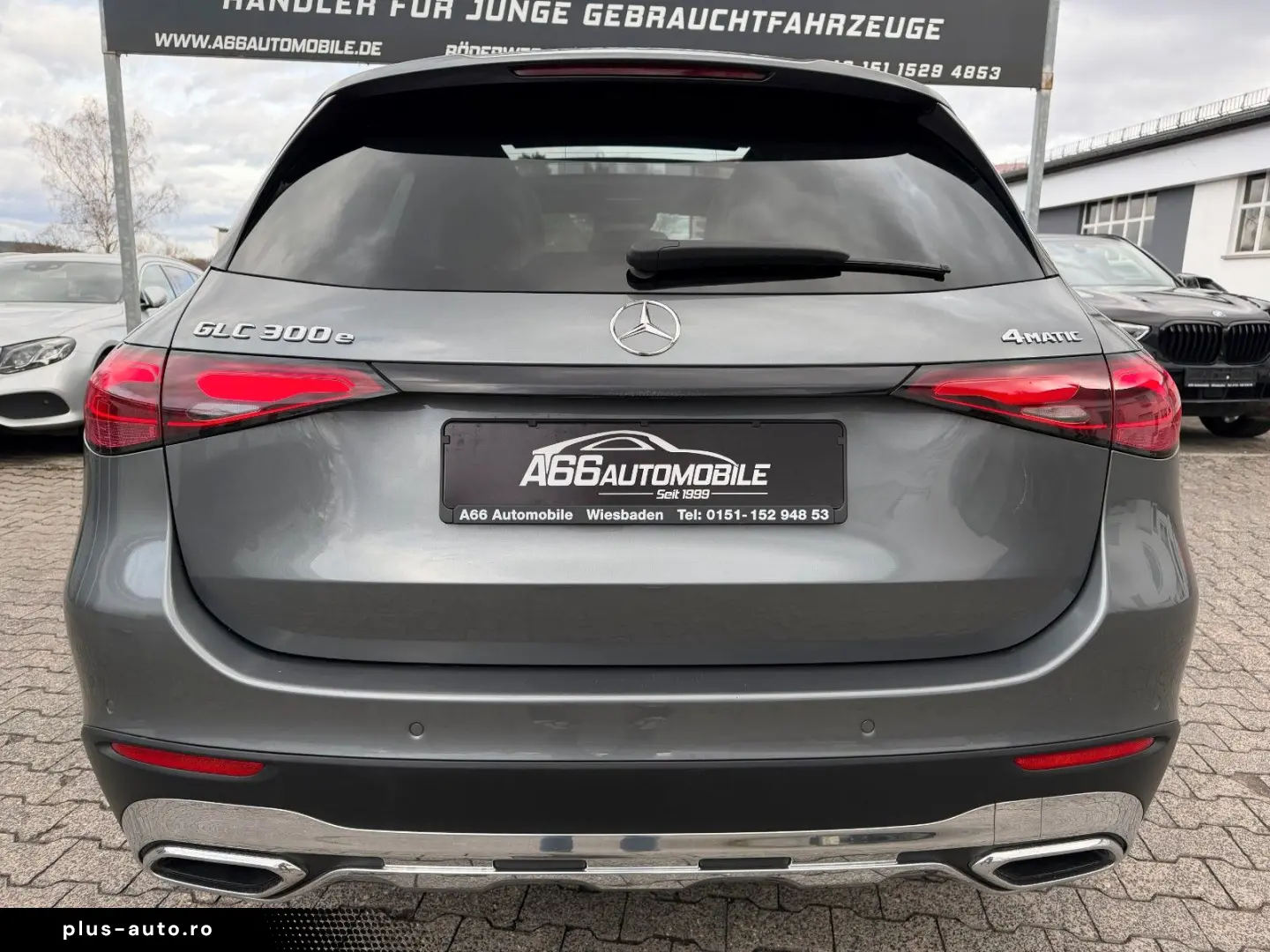 MERCEDES-BENZ GLC 300e 4M PANO DISTR  Burm3D AHK Dig&hellip;