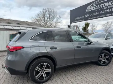 MERCEDES-BENZ GLC 300e 4M PANO DISTR  Burm3D AHK Dig&hellip;
