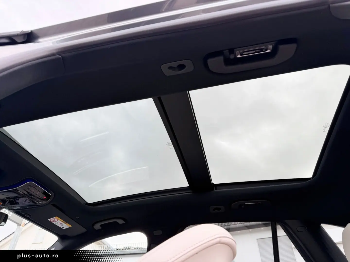 MERCEDES-BENZ GLC 300e 4M PANO DISTR  Burm3D AHK Dig&hellip;