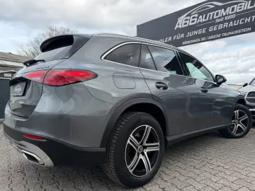 MERCEDES-BENZ GLC 300e 4M PANO DISTR  Burm3D AHK Dig&hellip;