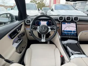 MERCEDES-BENZ GLC 300e 4M PANO DISTR  Burm3D AHK Dig&hellip;