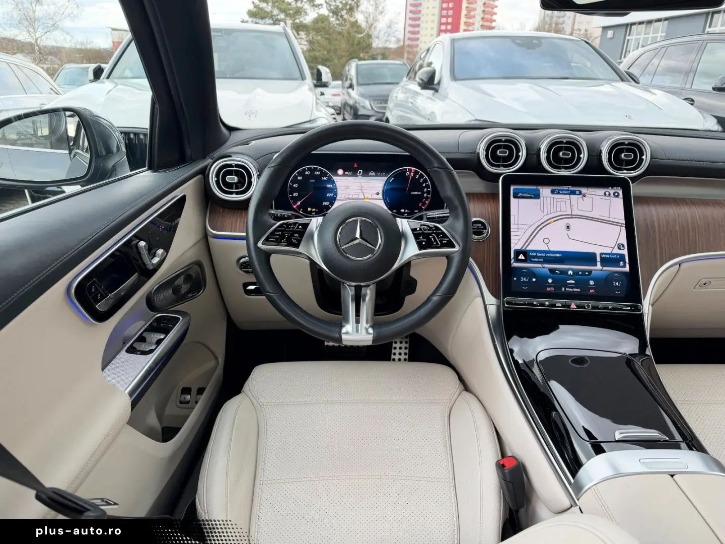 MERCEDES-BENZ GLC 300e 4M PANO DISTR  Burm3D AHK Dig&hellip;