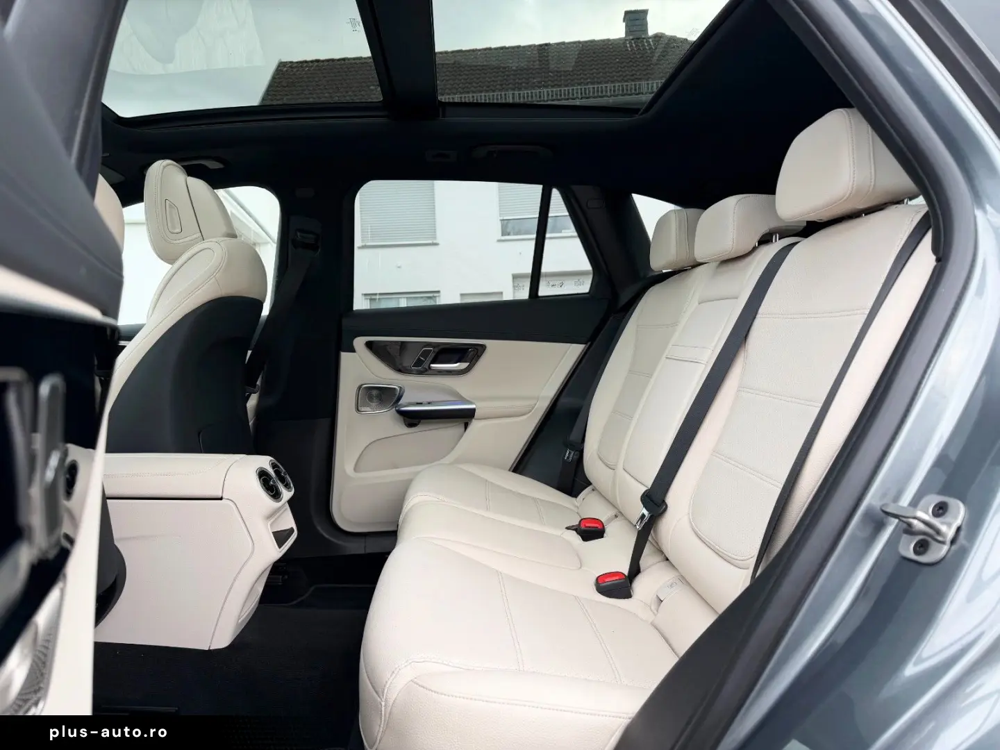 MERCEDES-BENZ GLC 300e 4M PANO DISTR  Burm3D AHK Dig&hellip;