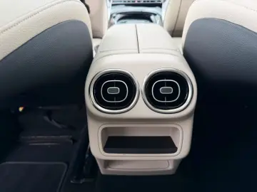 MERCEDES-BENZ GLC 300e 4M PANO DISTR  Burm3D AHK Dig&hellip;