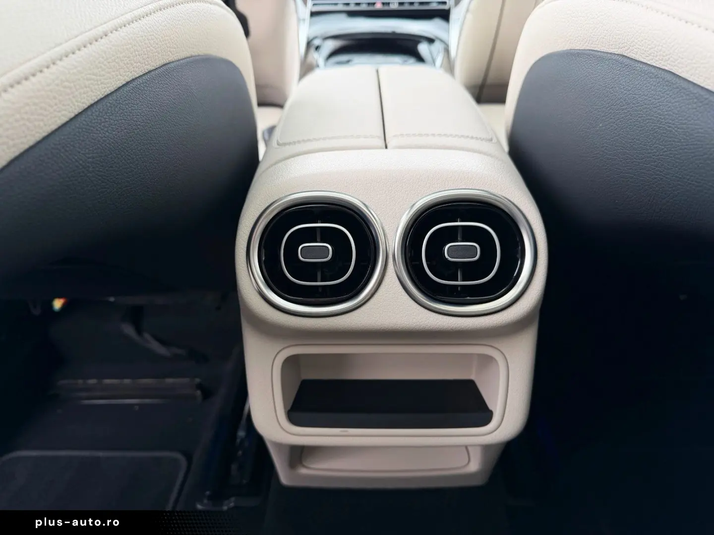 MERCEDES-BENZ GLC 300e 4M PANO DISTR  Burm3D AHK Dig&hellip;