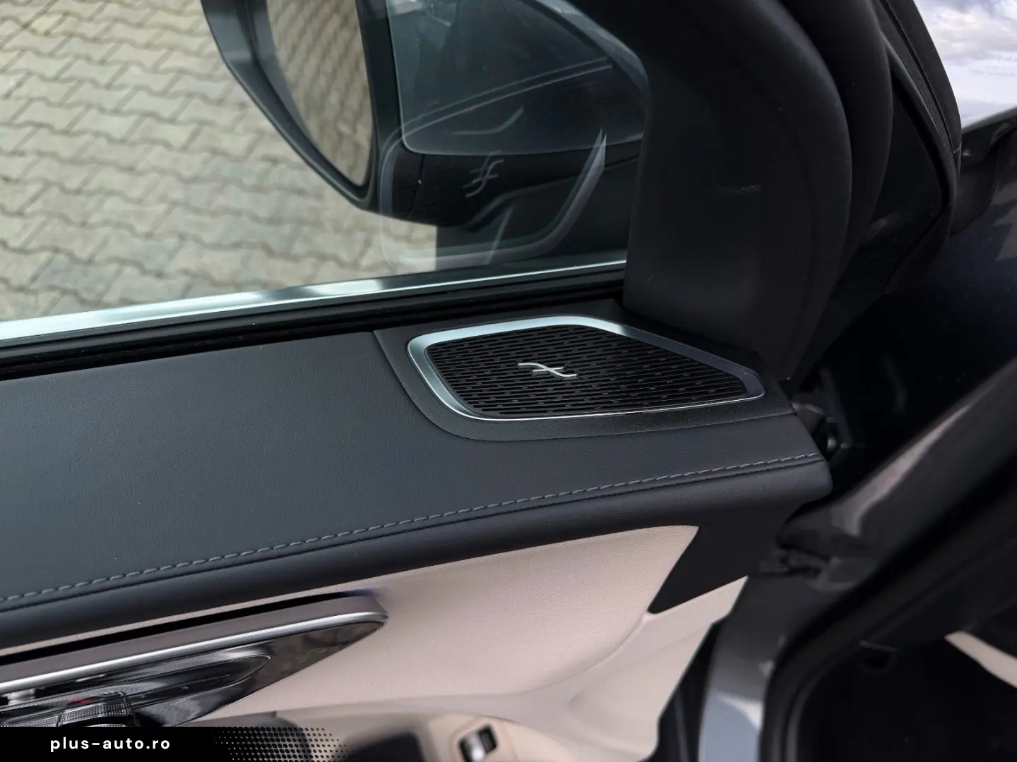 MERCEDES-BENZ GLC 300e 4M PANO DISTR  Burm3D AHK Dig&hellip;