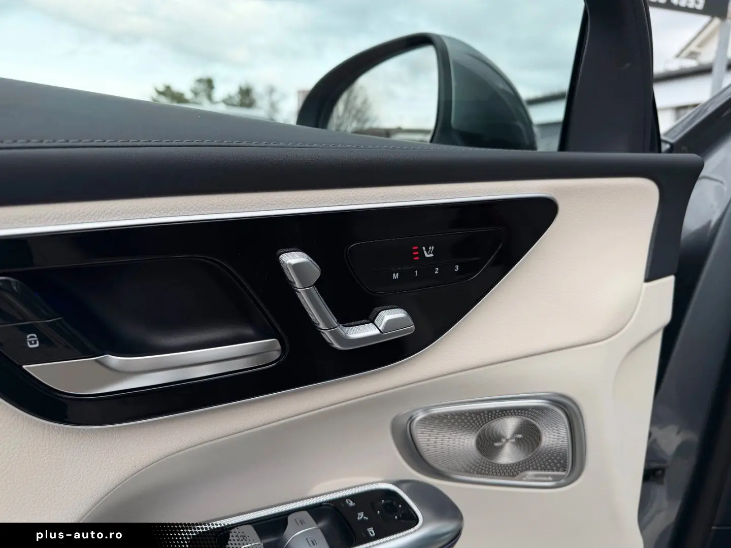 MERCEDES-BENZ GLC 300e 4M PANO DISTR  Burm3D AHK Dig&hellip;