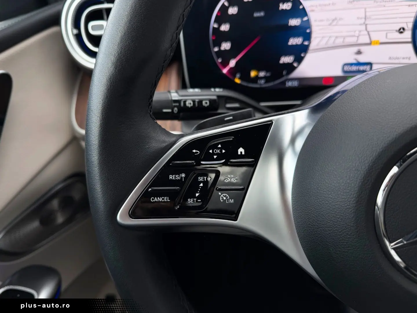 MERCEDES-BENZ GLC 300e 4M PANO DISTR  Burm3D AHK Dig&hellip;