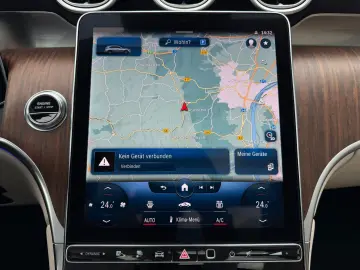 MERCEDES-BENZ GLC 300e 4M PANO DISTR  Burm3D AHK Dig&hellip;