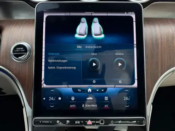 MERCEDES-BENZ GLC 300e 4M PANO DISTR  Burm3D AHK Dig&hellip;