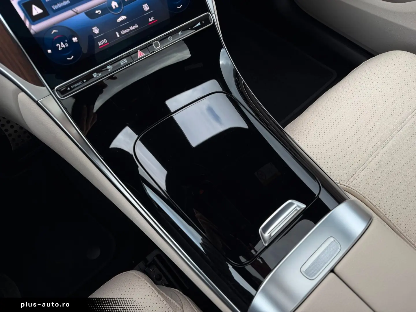 MERCEDES-BENZ GLC 300e 4M PANO DISTR  Burm3D AHK Dig&hellip;