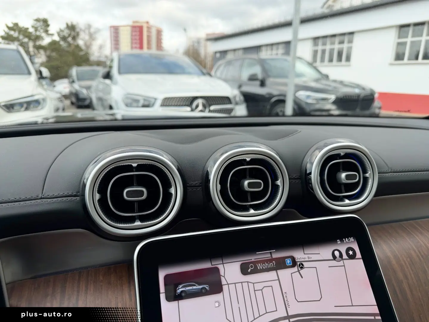 MERCEDES-BENZ GLC 300e 4M PANO DISTR  Burm3D AHK Dig&hellip;