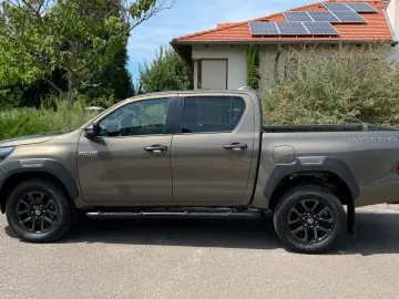 TOYOTA Hilux 2.8 D-4D 4X4 INVINCIBLE   SCHALTGETRIEBE!!