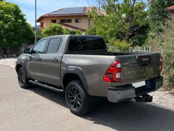 TOYOTA Hilux 2.8 D-4D 4X4 INVINCIBLE   SCHALTGETRIEBE!!