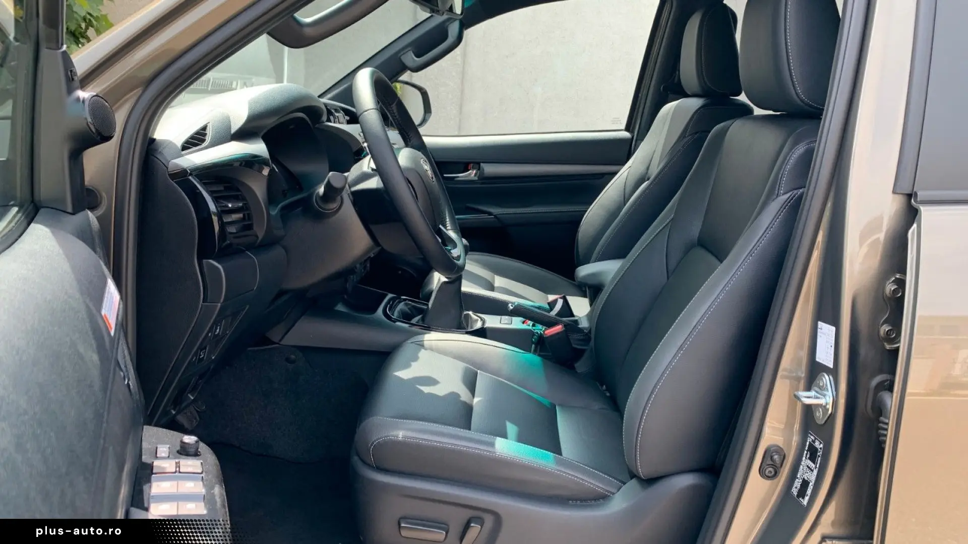 TOYOTA Hilux 2.8 D-4D 4X4 INVINCIBLE   SCHALTGETRIEBE!!