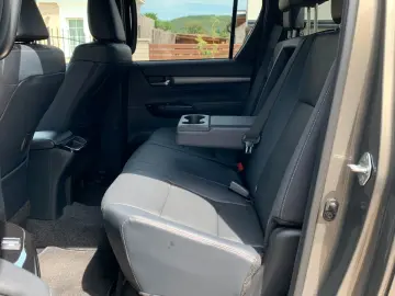 TOYOTA Hilux 2.8 D-4D 4X4 INVINCIBLE   SCHALTGETRIEBE!!