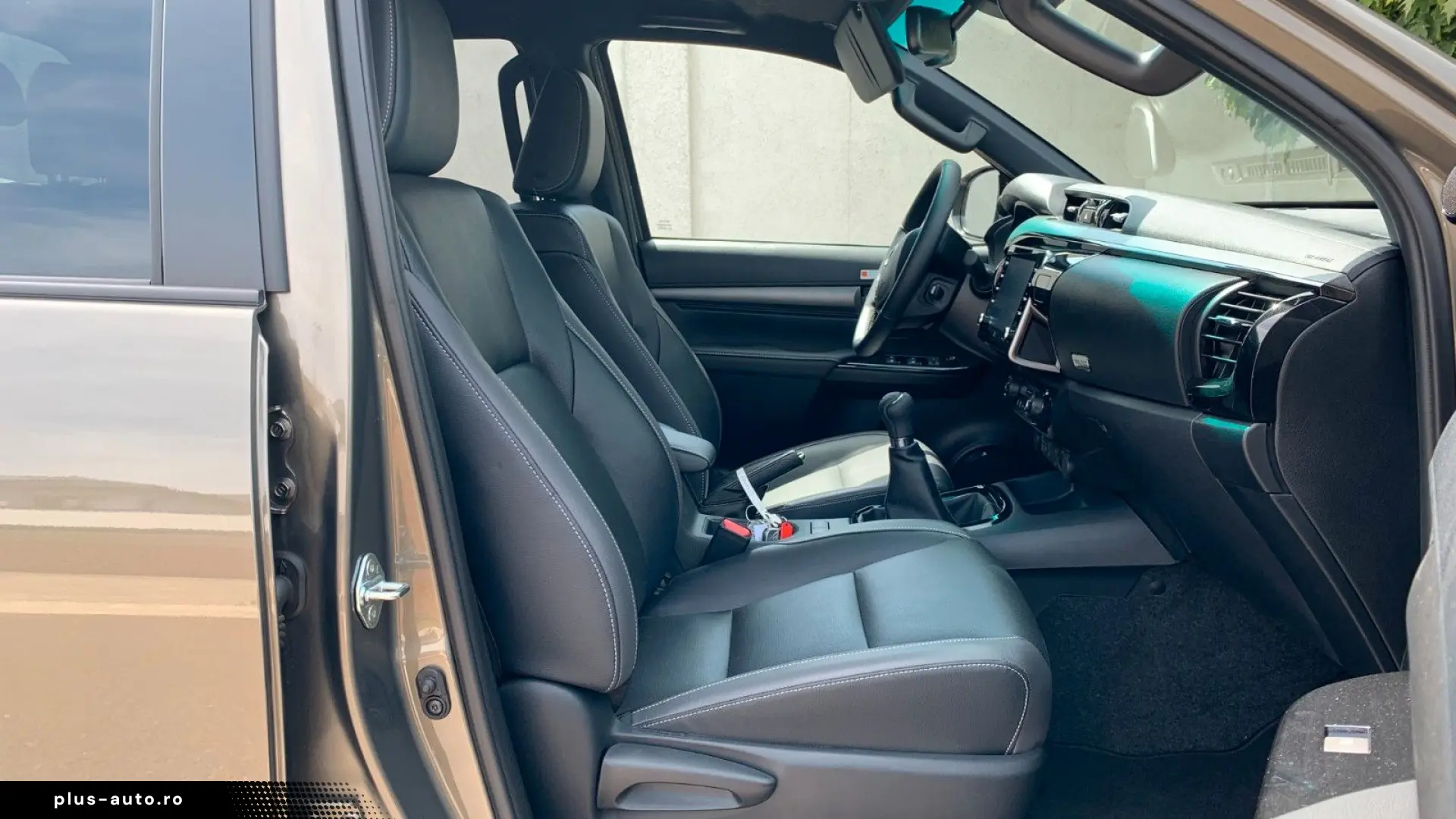 TOYOTA Hilux 2.8 D-4D 4X4 INVINCIBLE   SCHALTGETRIEBE!!