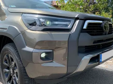 TOYOTA Hilux 2.8 D-4D 4X4 INVINCIBLE   SCHALTGETRIEBE!!