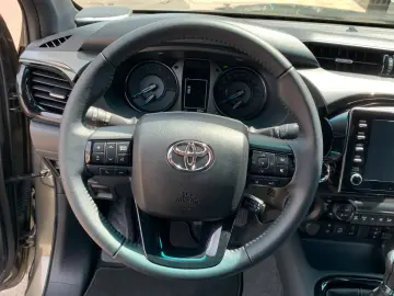 TOYOTA Hilux 2.8 D-4D 4X4 INVINCIBLE   SCHALTGETRIEBE!!