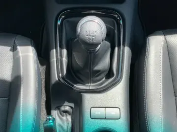 TOYOTA Hilux 2.8 D-4D 4X4 INVINCIBLE   SCHALTGETRIEBE!!