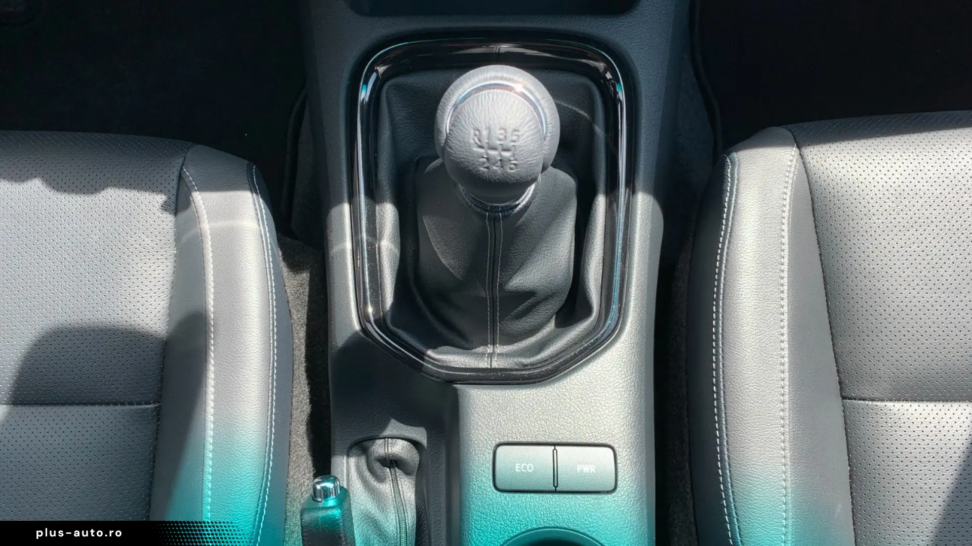 TOYOTA Hilux 2.8 D-4D 4X4 INVINCIBLE   SCHALTGETRIEBE!!