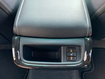 TOYOTA Hilux 2.8 D-4D 4X4 INVINCIBLE   SCHALTGETRIEBE!!