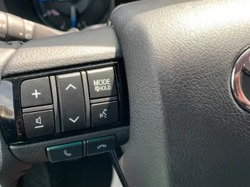 TOYOTA Hilux 2.8 D-4D 4X4 INVINCIBLE   SCHALTGETRIEBE!!